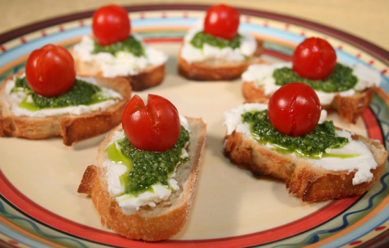 Appetizer: Goat Cheese and Pesto Bruschetta with Cherry Tomatoes ...